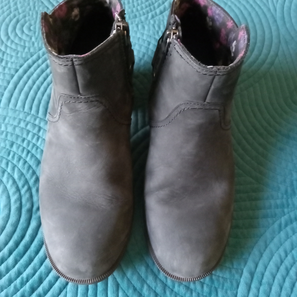 Teva | Foxy Gray Suede Nubuck Ankle Boot Booties Size 8 - Picture 9 of 13